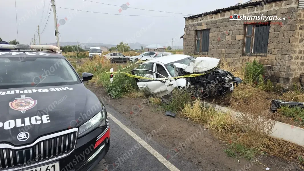 Kia-ն Աղավնատուն-Ամբերդ ճանապարհին բախվել է հողաթմբերին ու քարերին. 2 վիրավորներից մեկը հիվանդանոցում մահացել է
