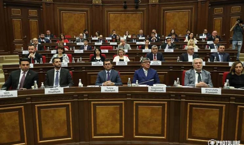 «Հրապարակ». ՔՊ-ական նախկին պատգամավորներն անտերության են մատնվել