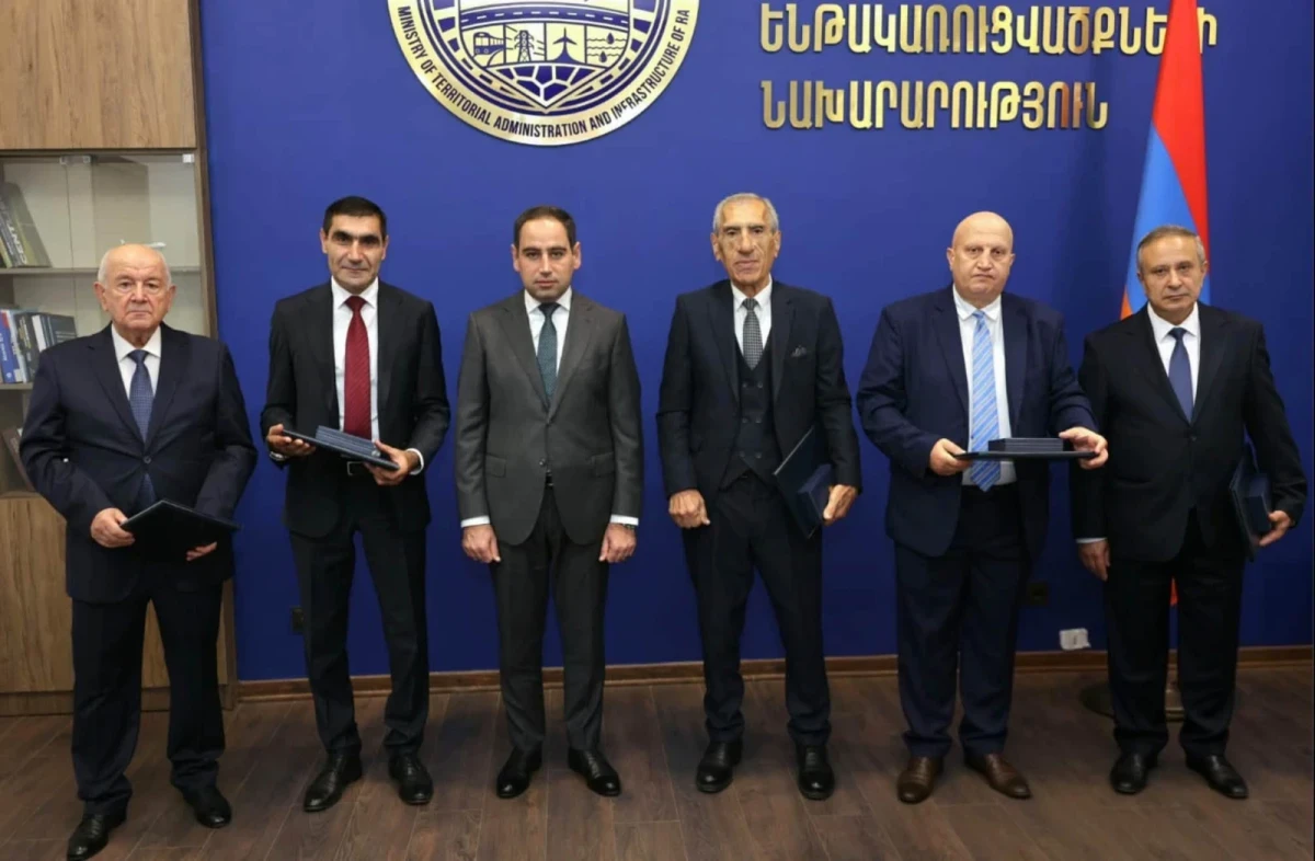 Խուդաթյանը ՏԿԵ ոլորտի աշխատակիցներին է հանձնել նախագահի հրամանագրերով շնորհված մեդալները