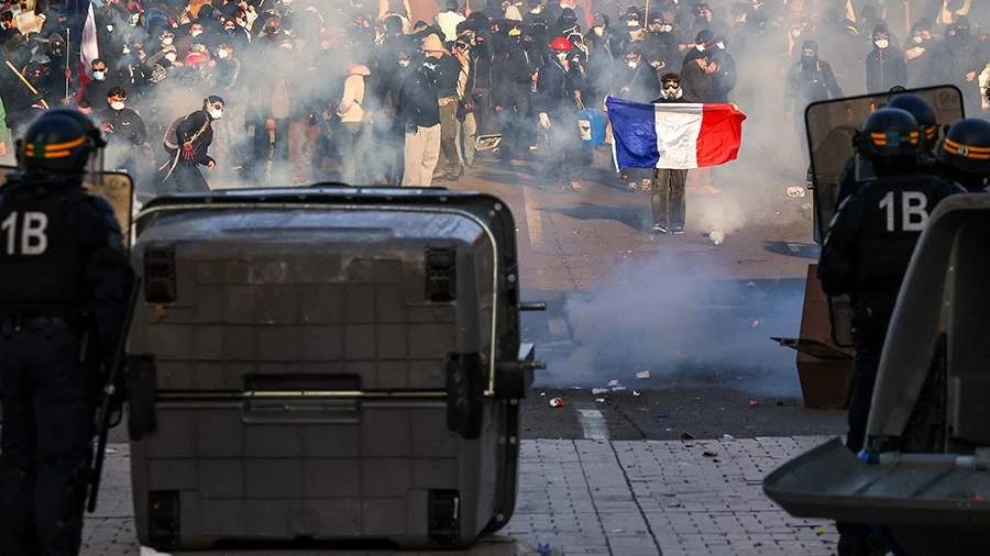 Politico: Франция из-за кризисов стала новым «больным человеком Европы»
