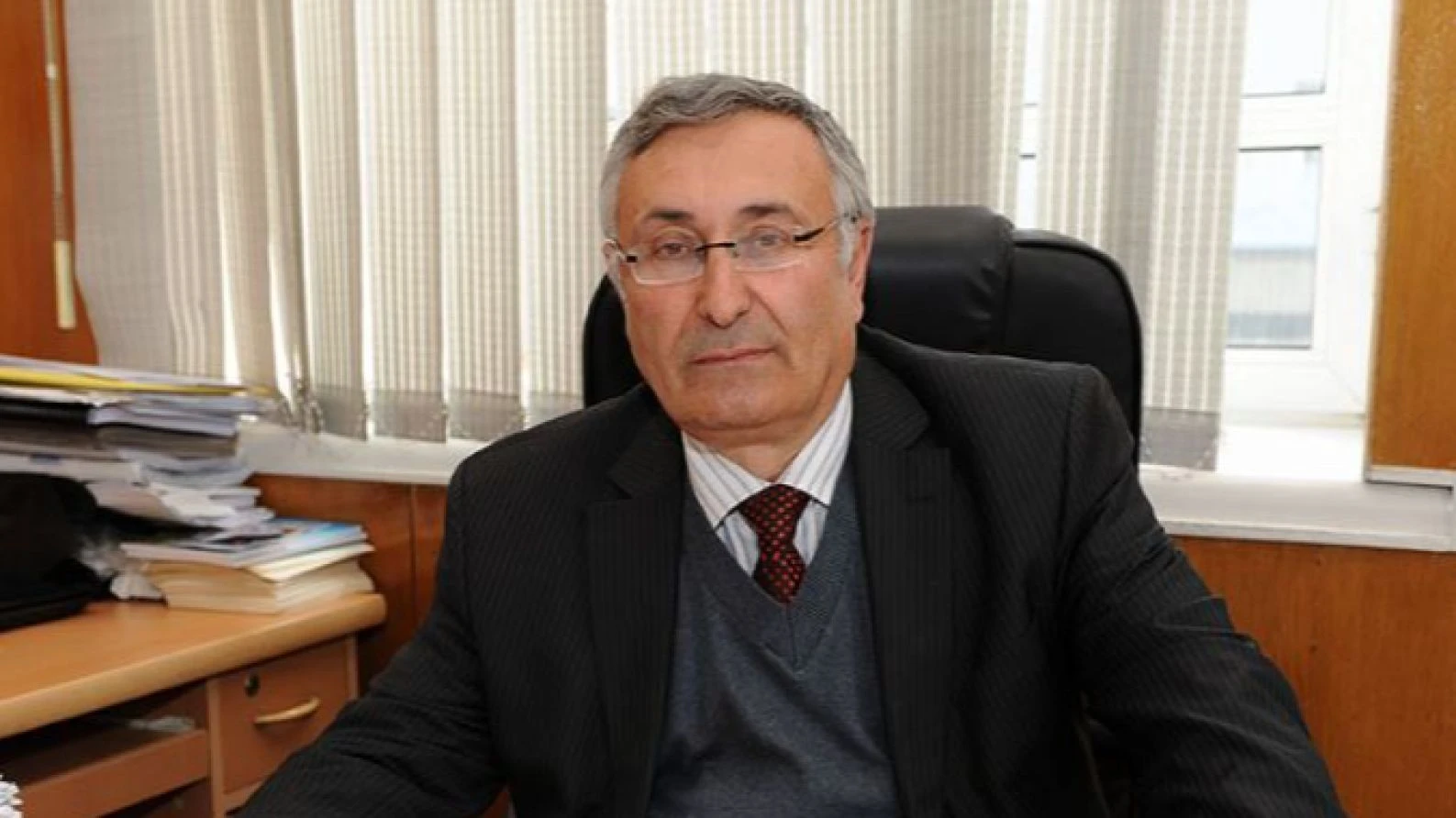 «Իրավունք». Ինչու են ընկել Էդիկ Մինասյանի հետևից