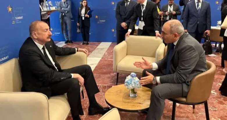 «Փաստ». Երկուսն էլ խոսում են ջախջախելու մասին