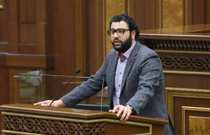 «Վահագնին իր տեղը ցույց տվեցի». արգելվել է Լևոն Քոչարյանի օգնական Արթուր Սուքոյանի մուտքը ԱԺ