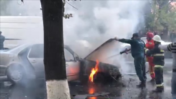 Բաղրամյան պողոտայում մեքենա է այրվում (տեսանյութ)
