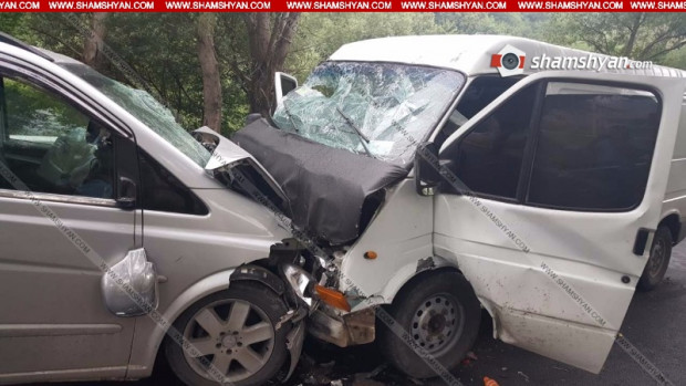 Крупное ДТП в Тавуше: Столкнулись Mercedes и Ford Transit